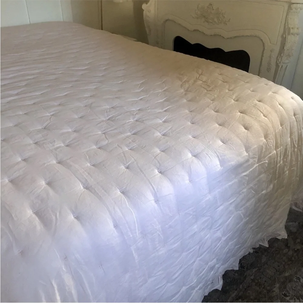 Linden Street King Comforter Wisteria Blush Pink Quilted Lightweight Romantic￼ ￼
